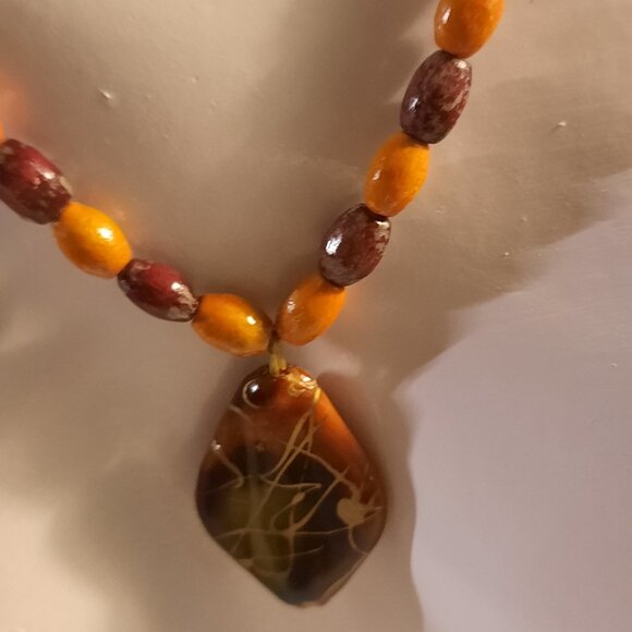 Brand New Pretty Handmade lightweight Jewelry Set (necklace and earrings) - Picture 2 of 3